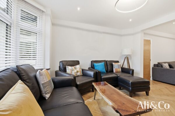 Bradleigh Avenue, Grays