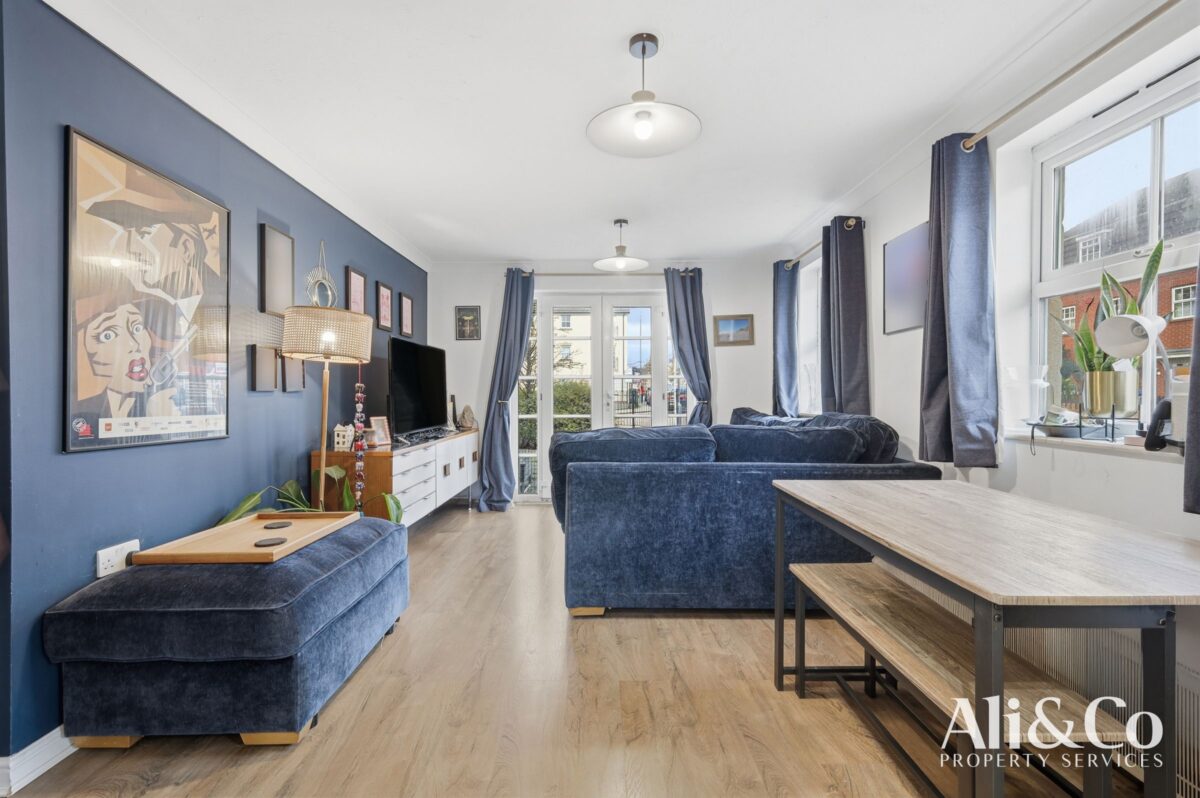 Rawlyn Close, Chafford Hundred