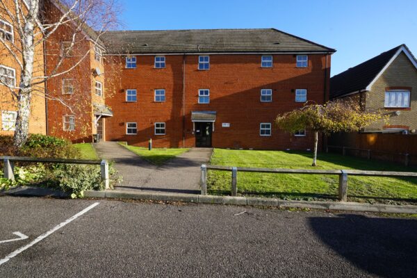 Rawlyn Close, Chafford Hundred