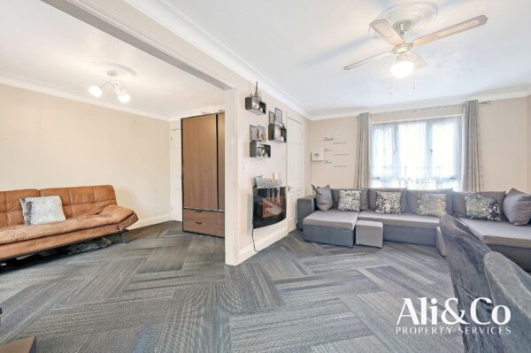 Addison Gardens, Grays