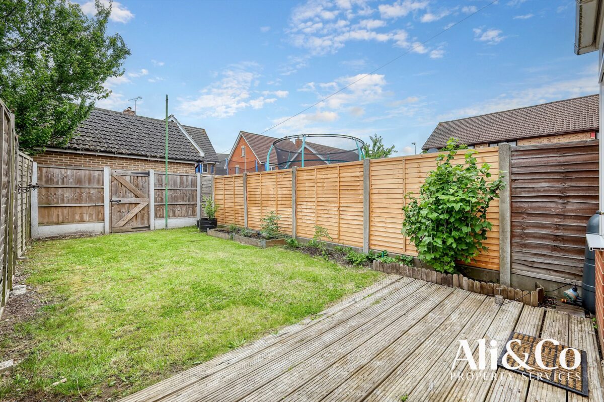 Camden Road, Chafford Hundred, Grays