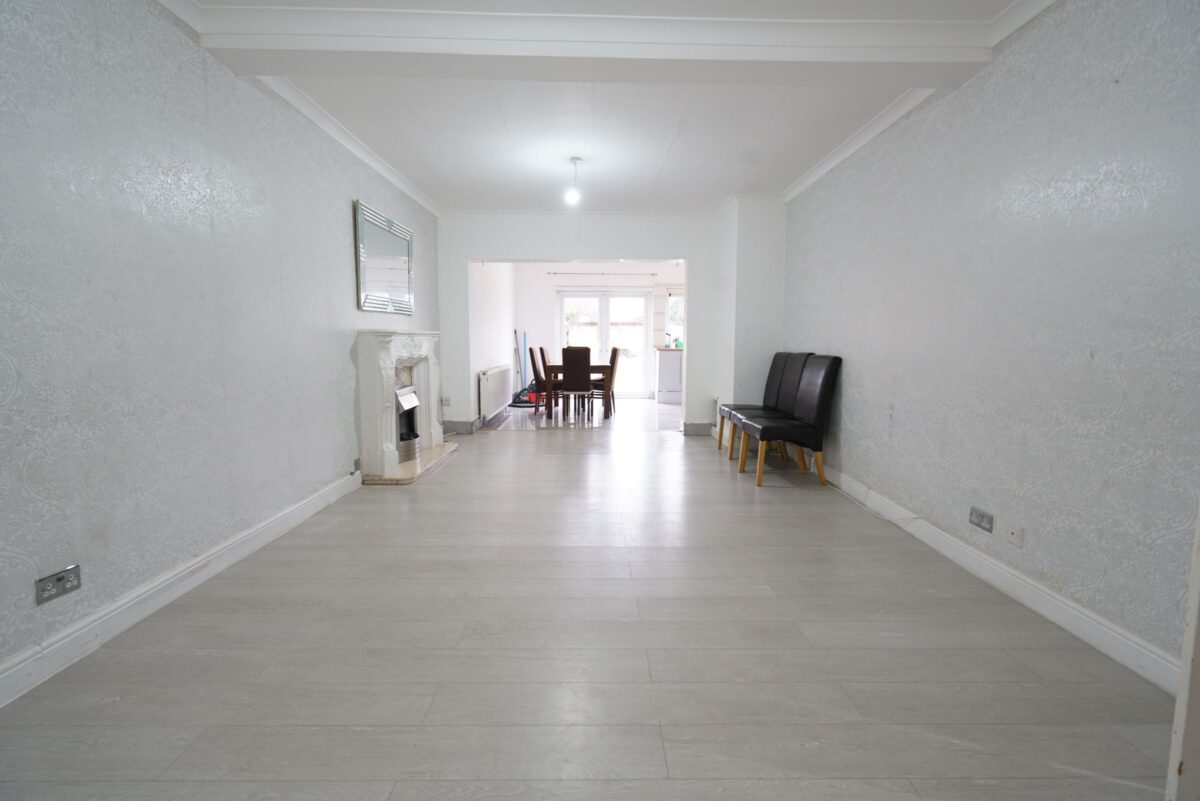 Premier Avenue, Grays