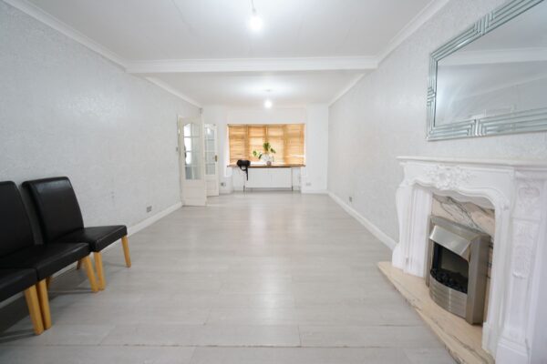 Premier Avenue, Grays