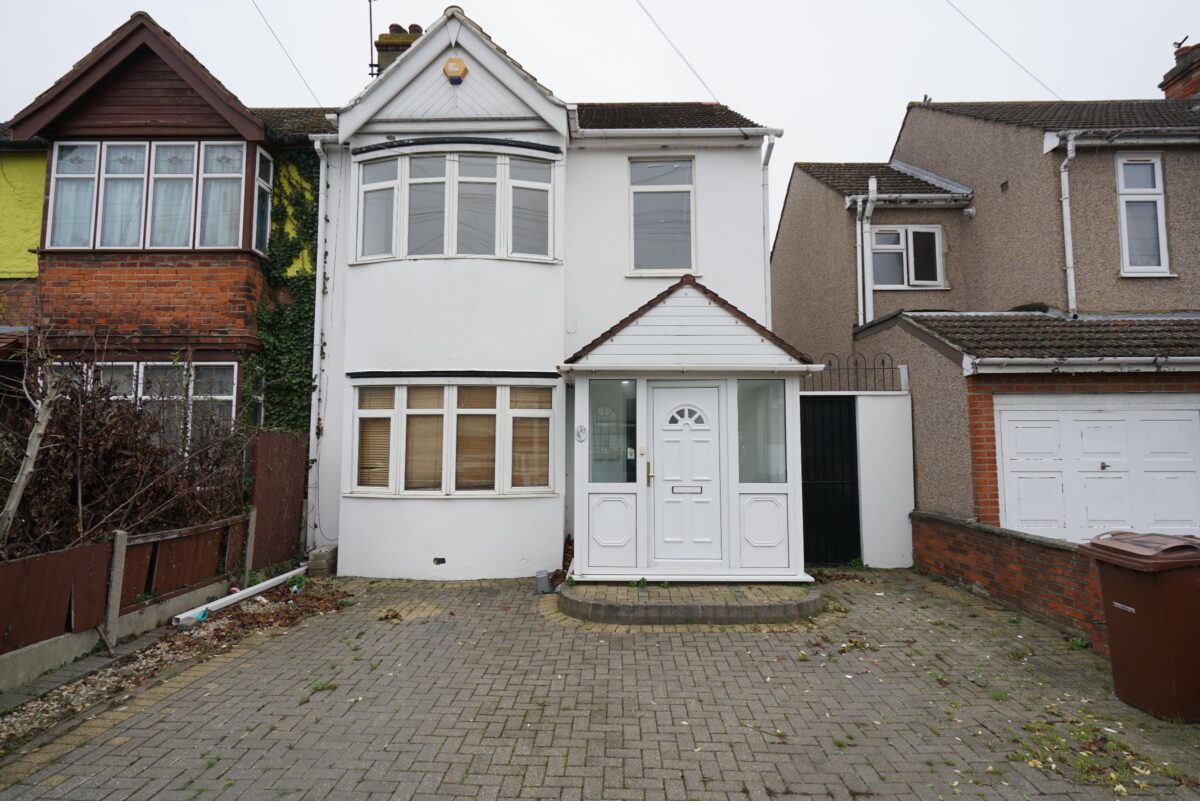 Premier Avenue, Grays