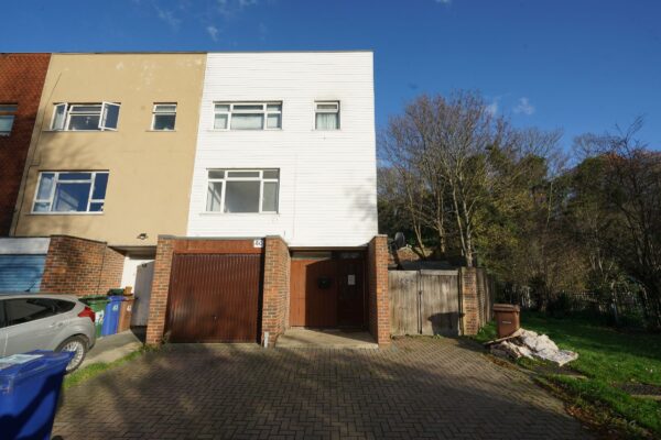 Boscombe Avenue, Grays