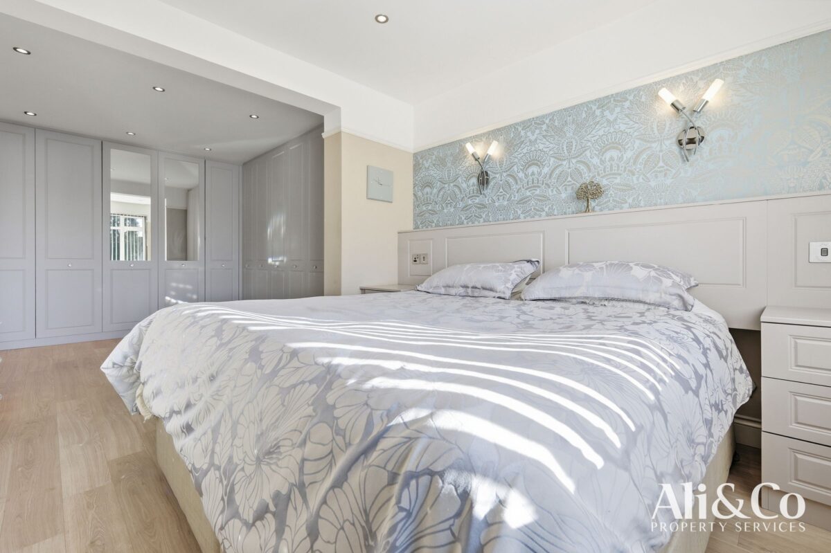 Tennyson Avenue, Grays