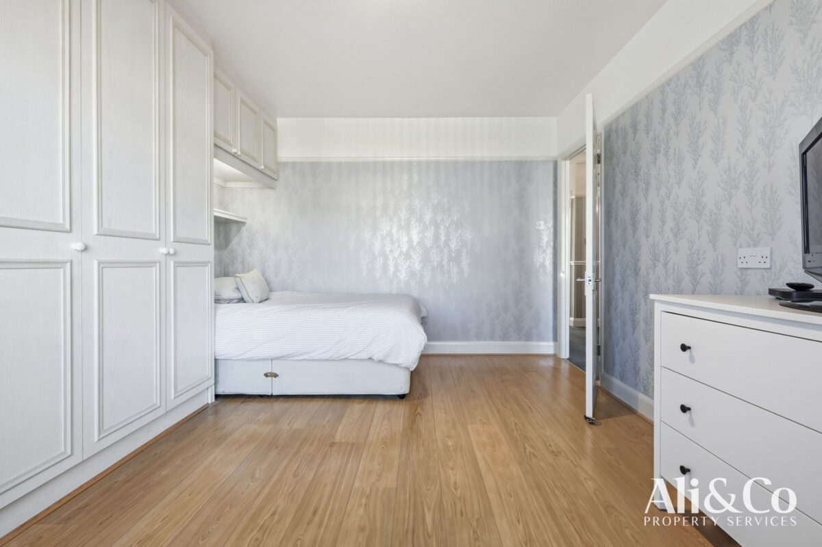 Tennyson Avenue, Grays