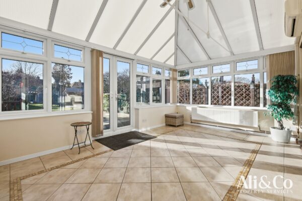 Tennyson Avenue, Grays