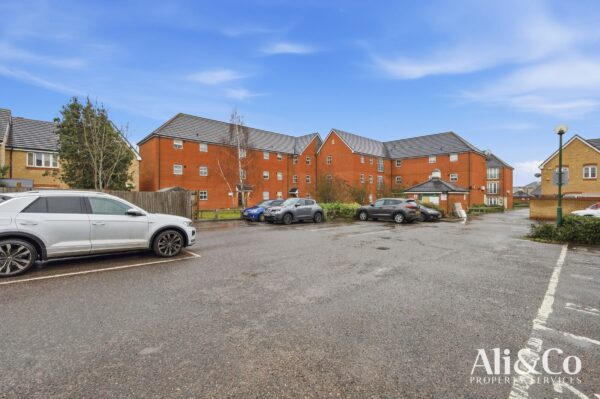 Rawlyn Close, Chafford Hundred