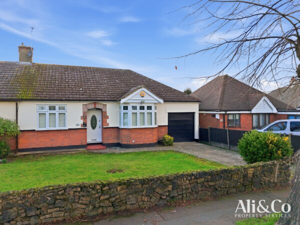 Connaught Avenue, Grays