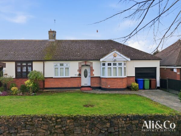 Connaught Avenue, Grays