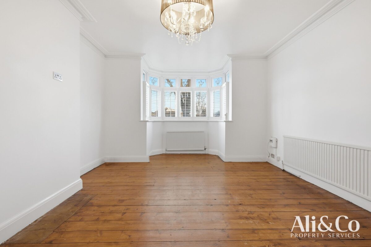 Connaught Avenue, Grays