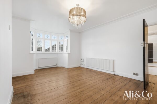 Connaught Avenue, Grays