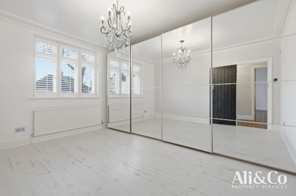 Connaught Avenue, Grays