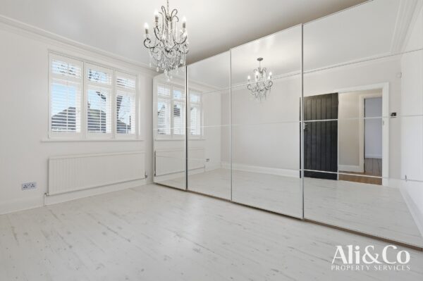 Connaught Avenue, Grays