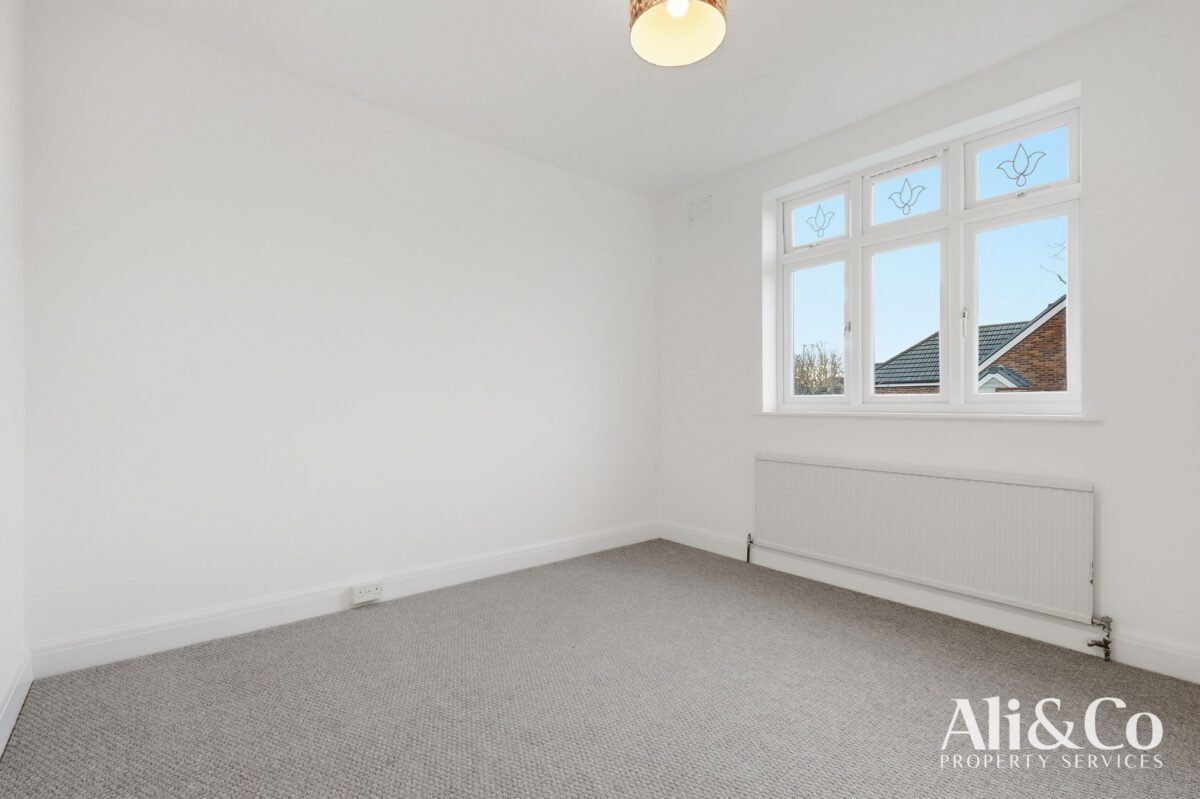 Connaught Avenue, Grays