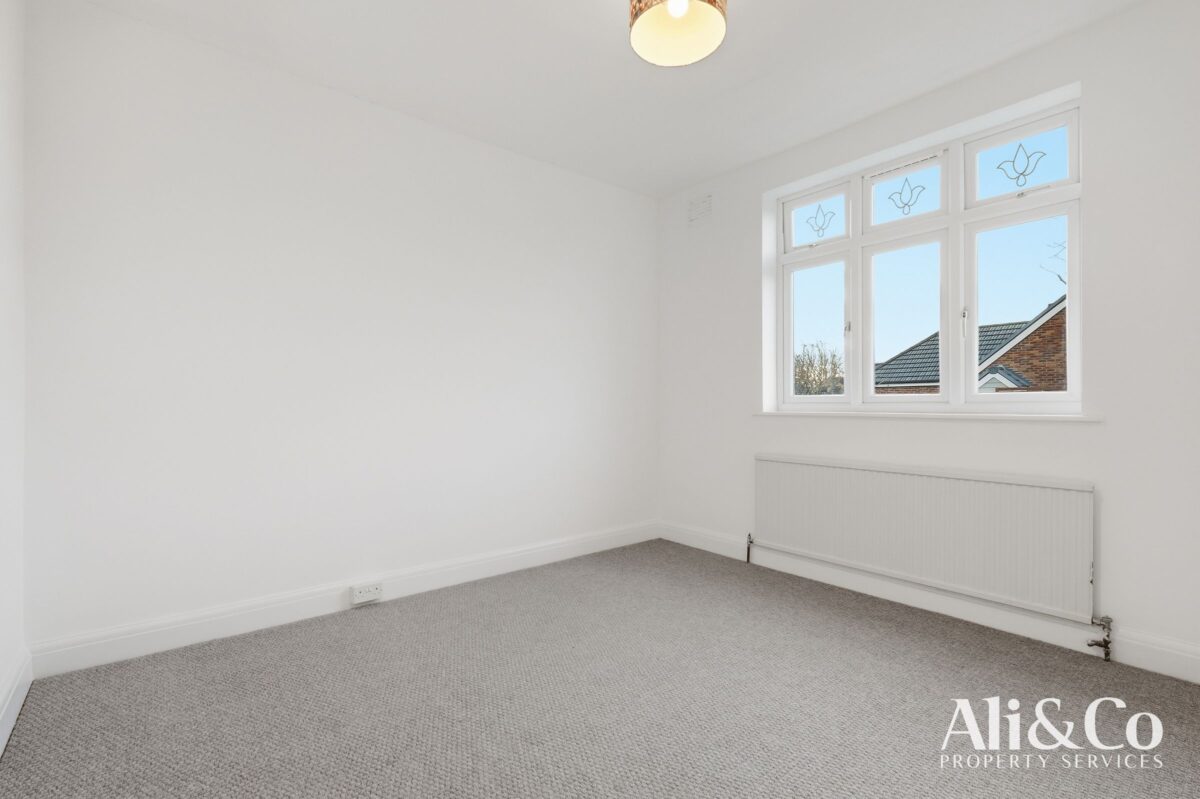 Connaught Avenue, Grays