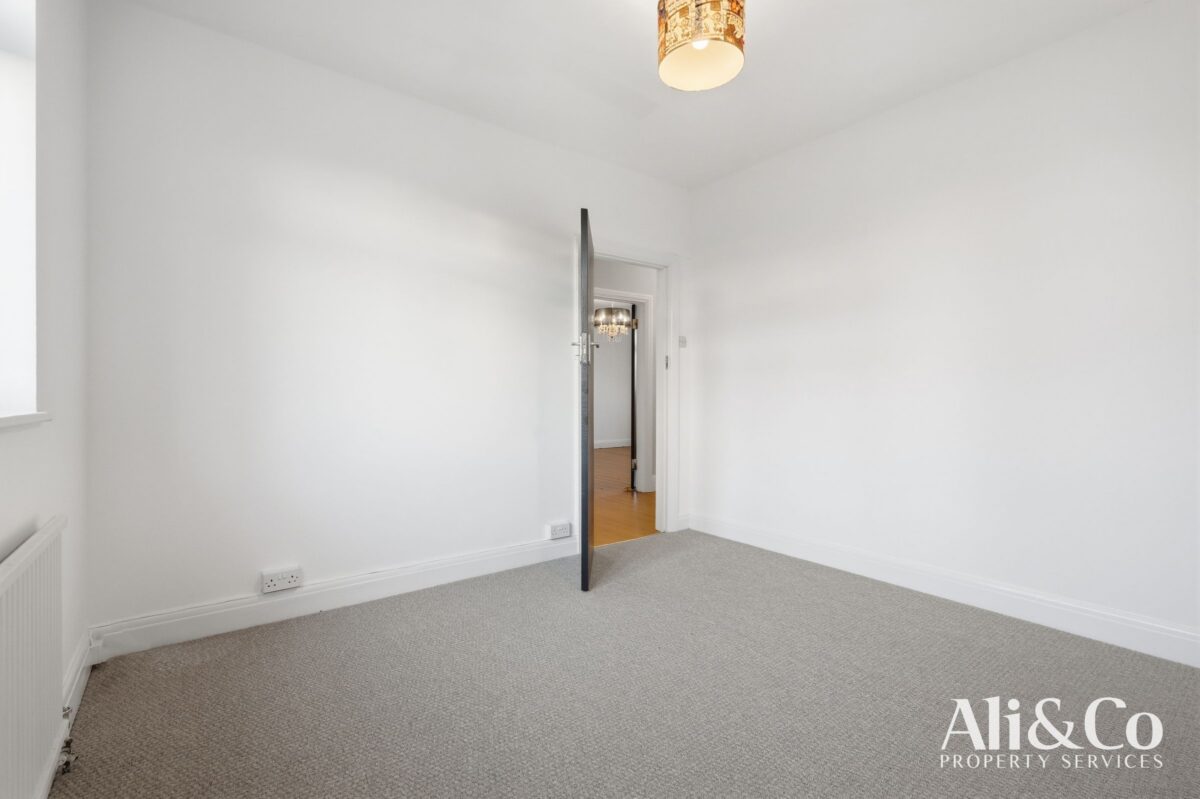 Connaught Avenue, Grays