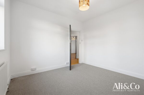 Connaught Avenue, Grays