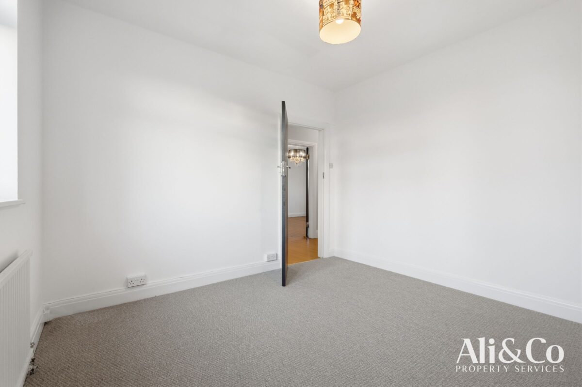 Connaught Avenue, Grays