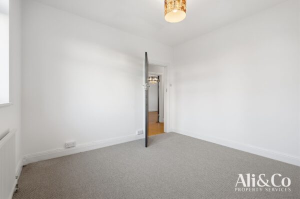 Connaught Avenue, Grays