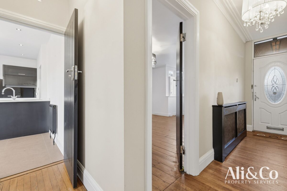 Connaught Avenue, Grays