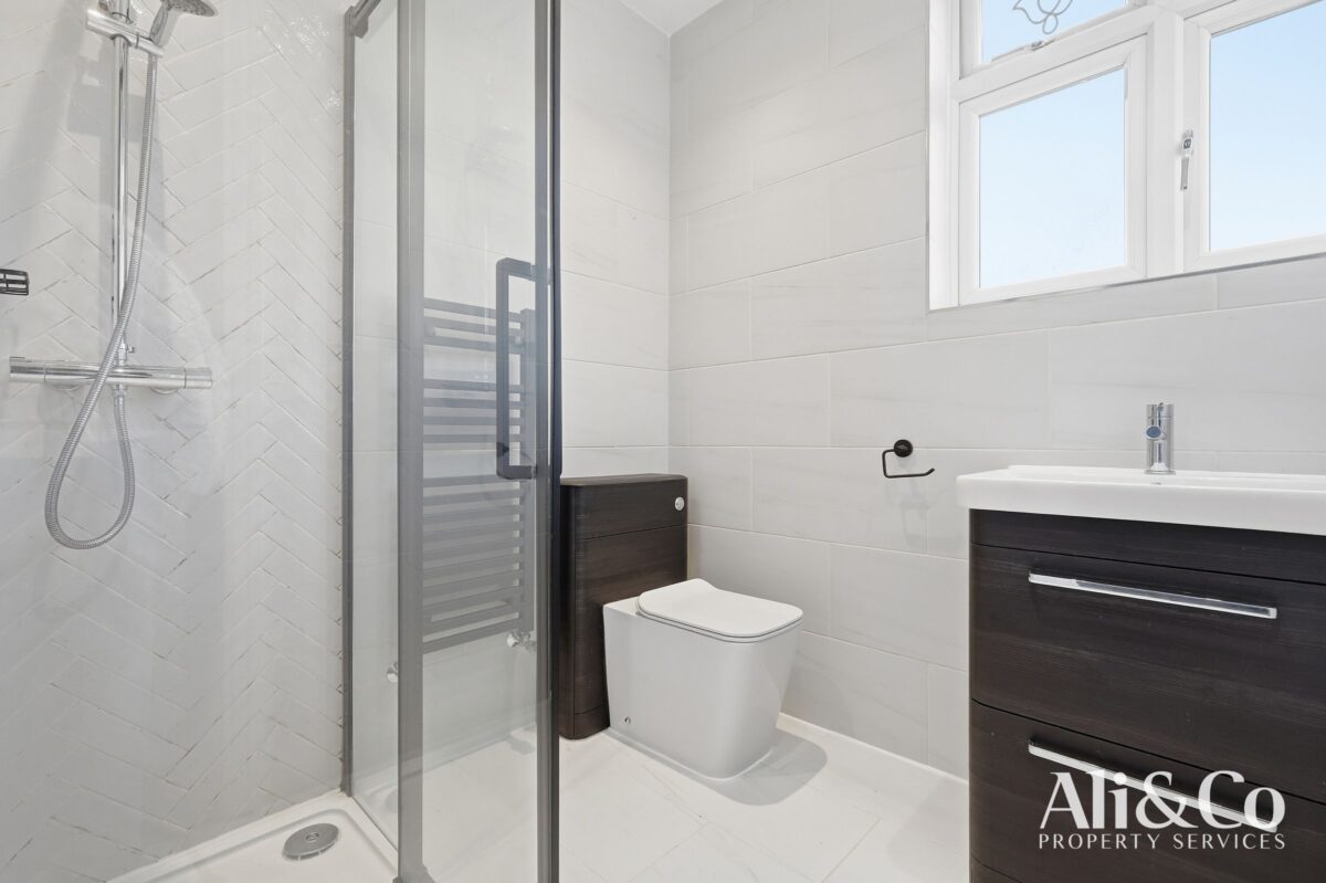 Connaught Avenue, Grays