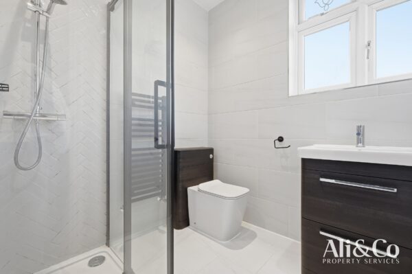 Connaught Avenue, Grays