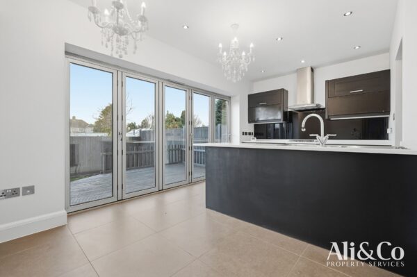 Connaught Avenue, Grays