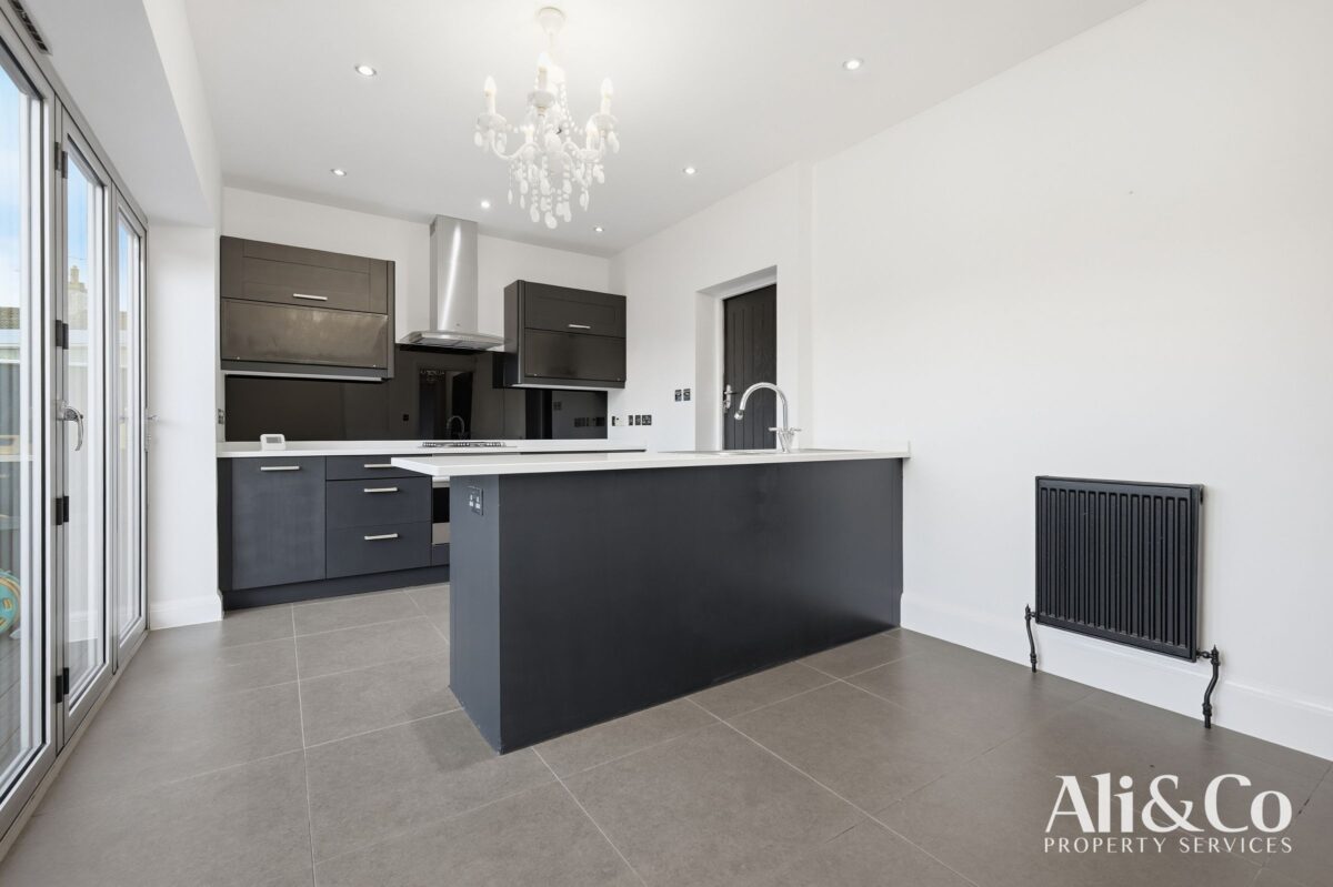 Connaught Avenue, Grays