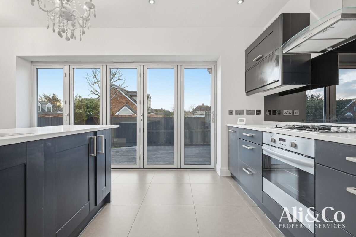 Connaught Avenue, Grays