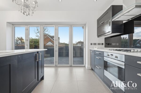 Connaught Avenue, Grays