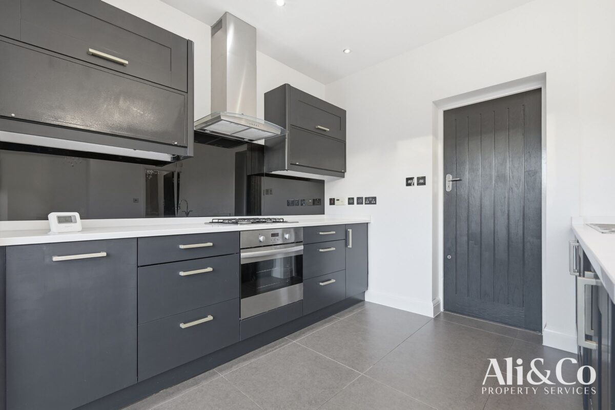 Connaught Avenue, Grays