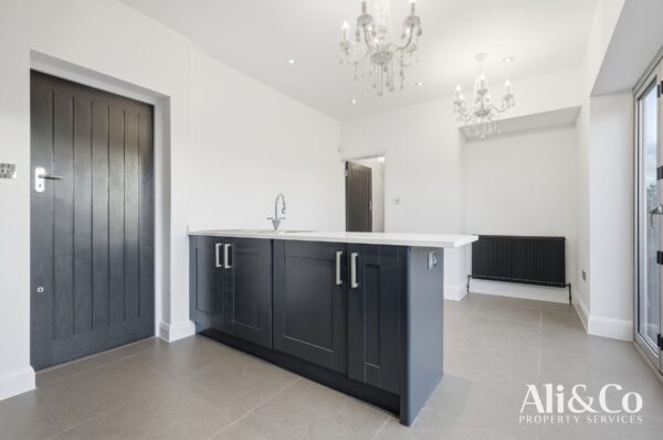 Connaught Avenue, Grays