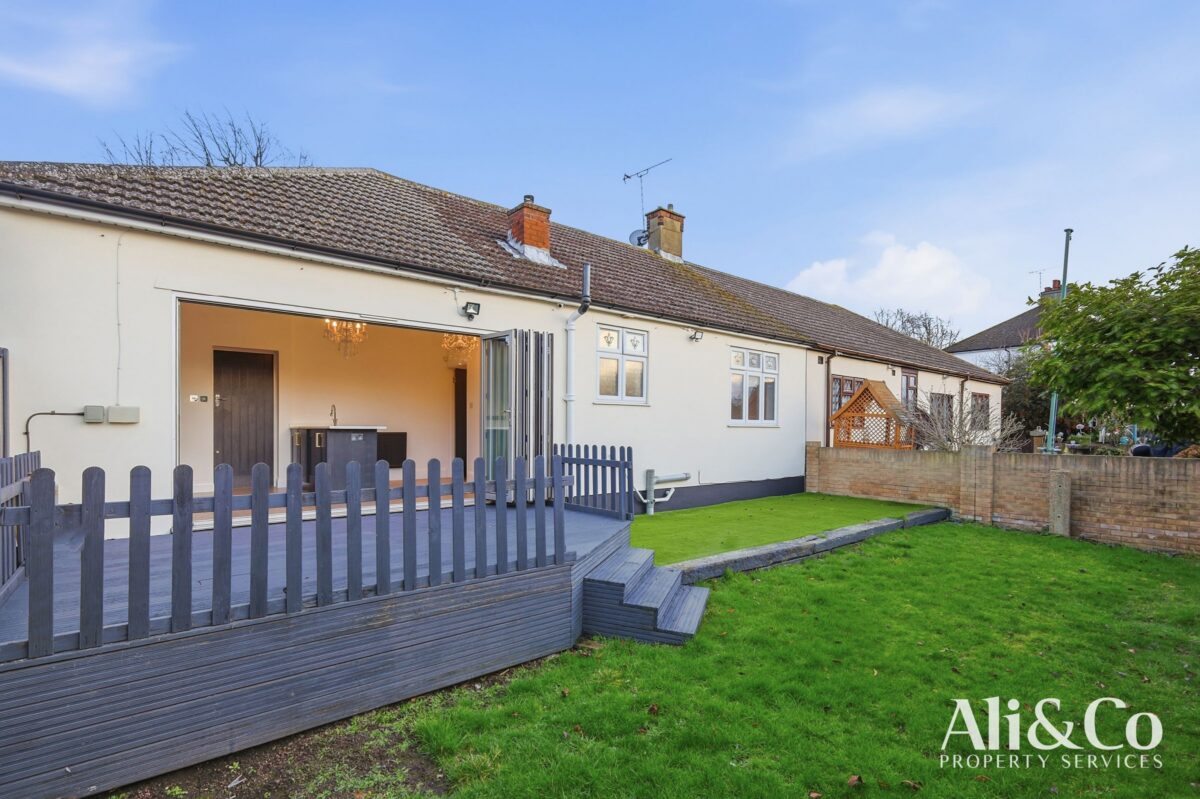 Connaught Avenue, Grays