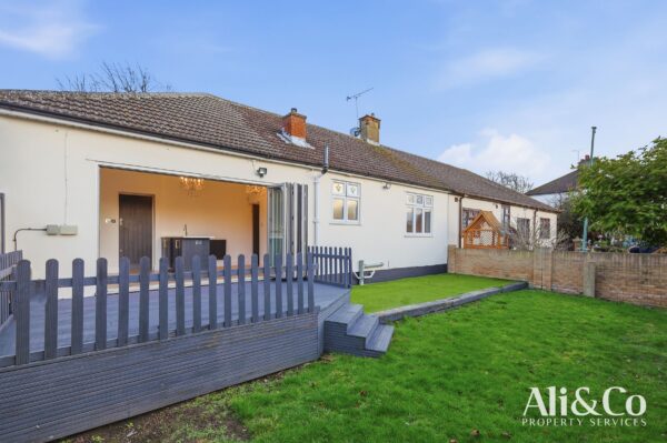 Connaught Avenue, Grays