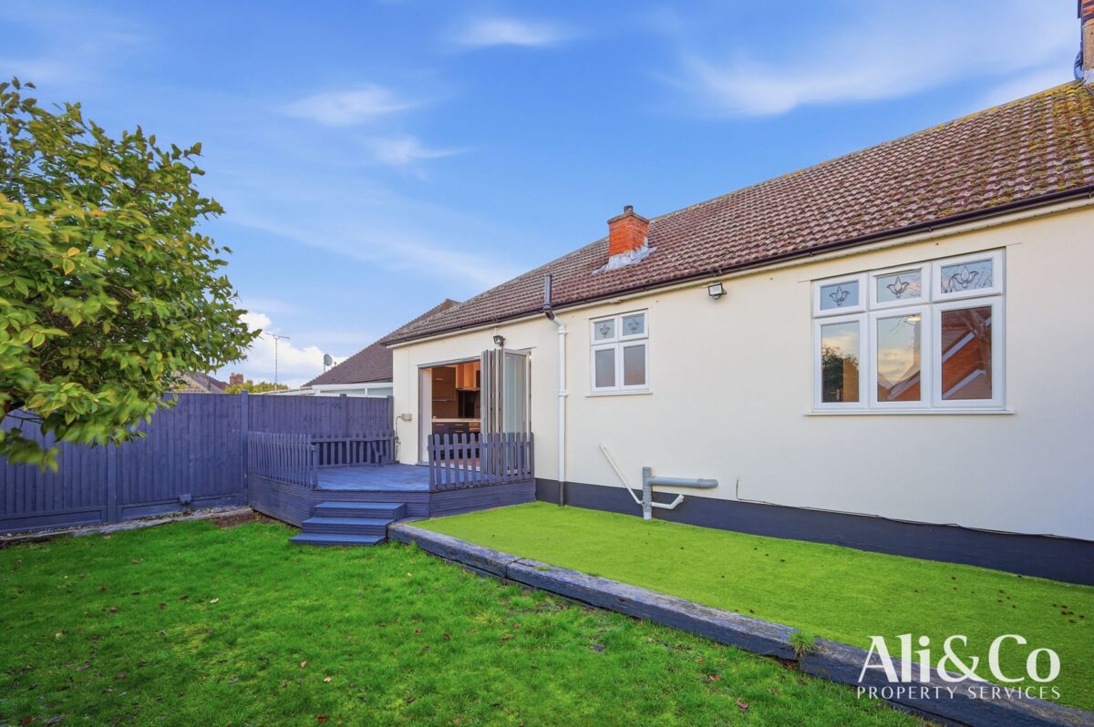 Connaught Avenue, Grays