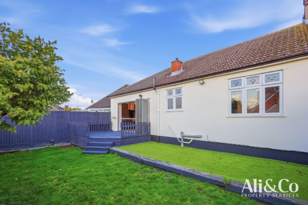 Connaught Avenue, Grays