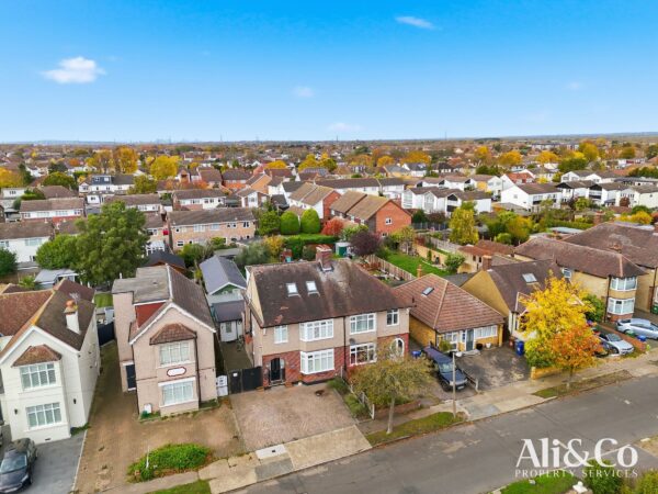 Victoria Avenue, Grays