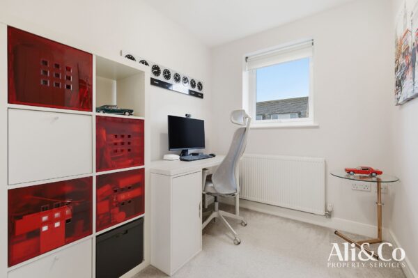 Schoolfield Road, Grays