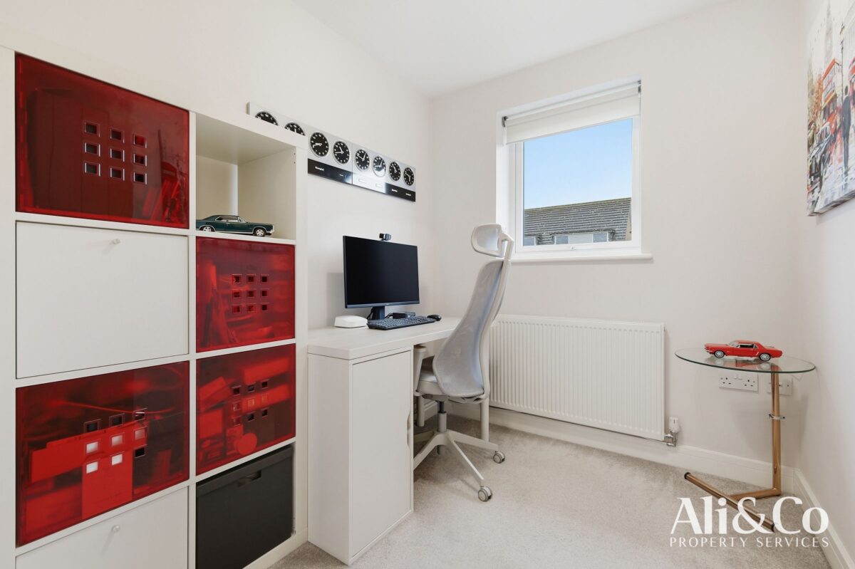 Schoolfield Road, Grays