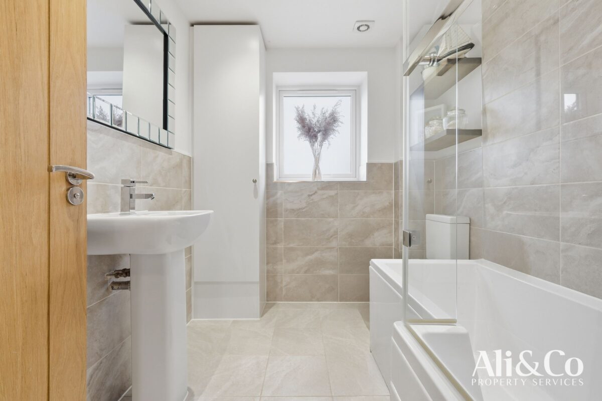 Schoolfield Road, Grays