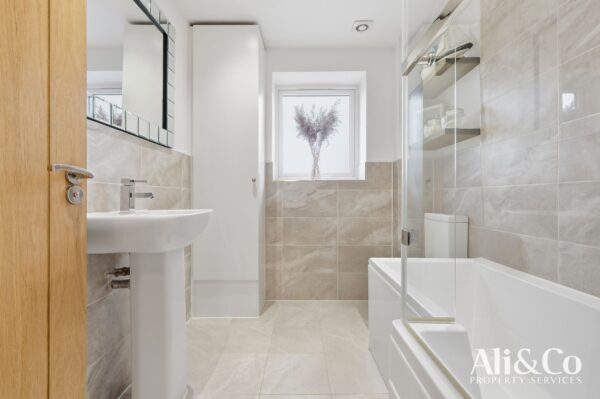 Schoolfield Road, Grays