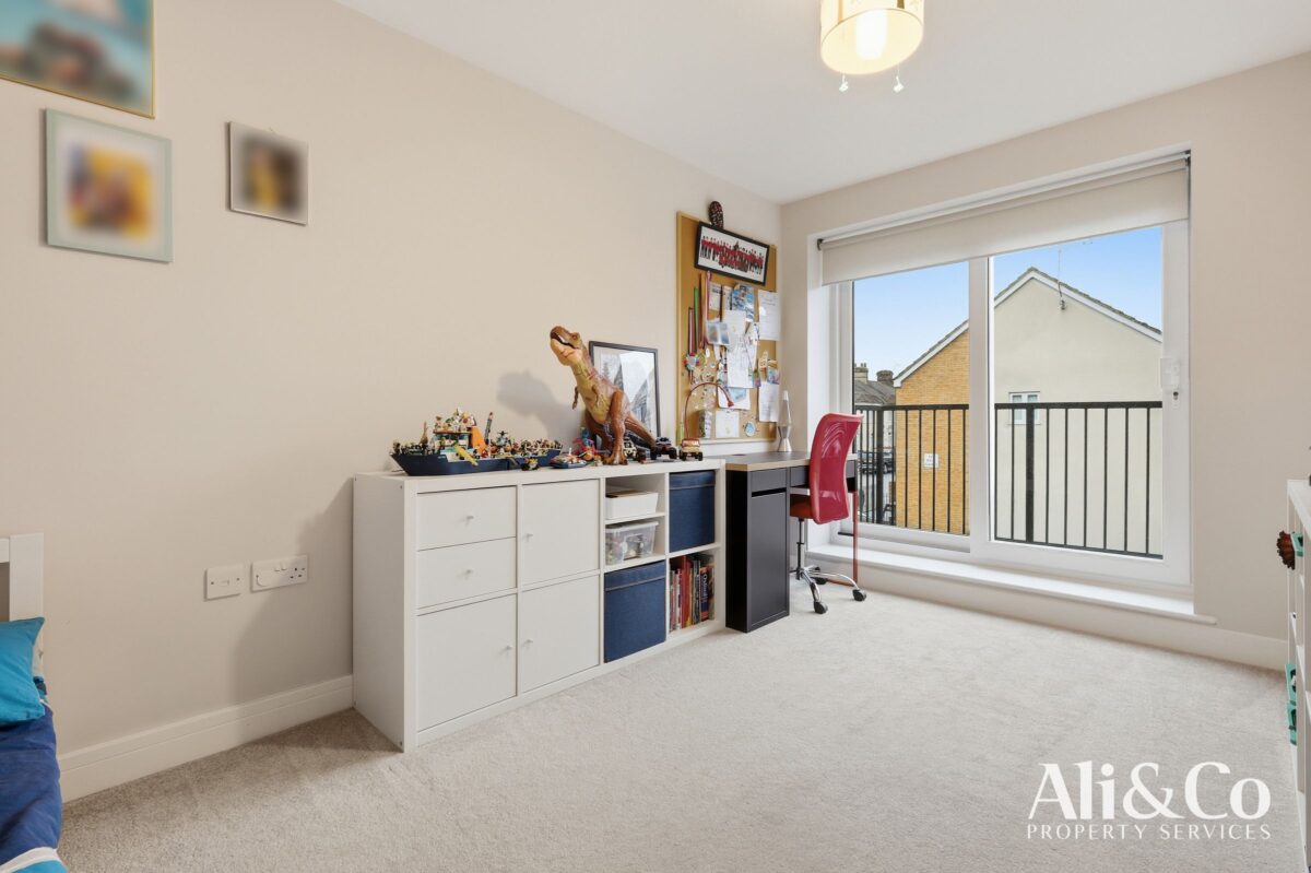 Schoolfield Road, Grays