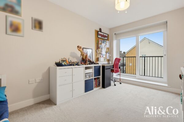 Schoolfield Road, Grays