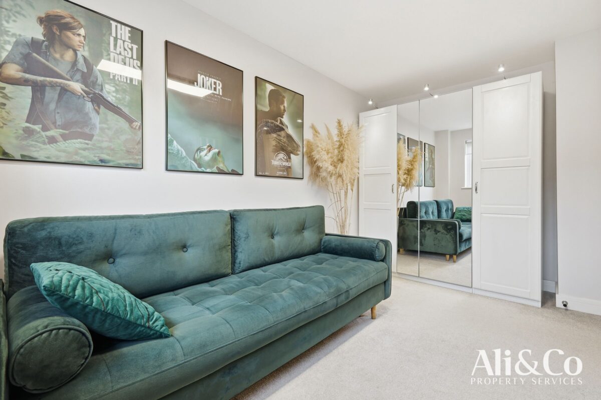 Schoolfield Road, Grays