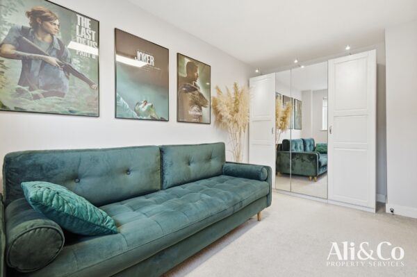 Schoolfield Road, Grays