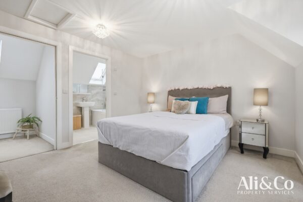 Schoolfield Road, Grays