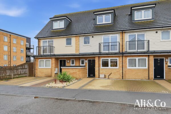 Schoolfield Road, Grays