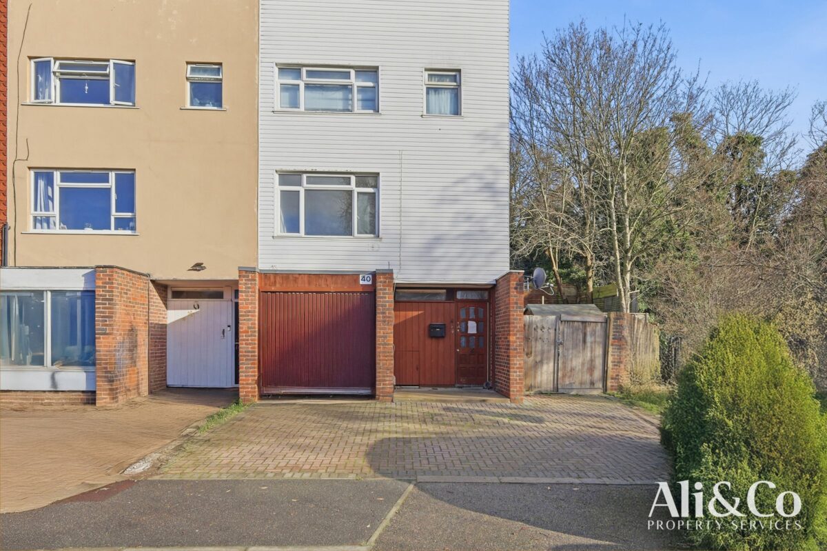 Boscombe Avenue, Grays